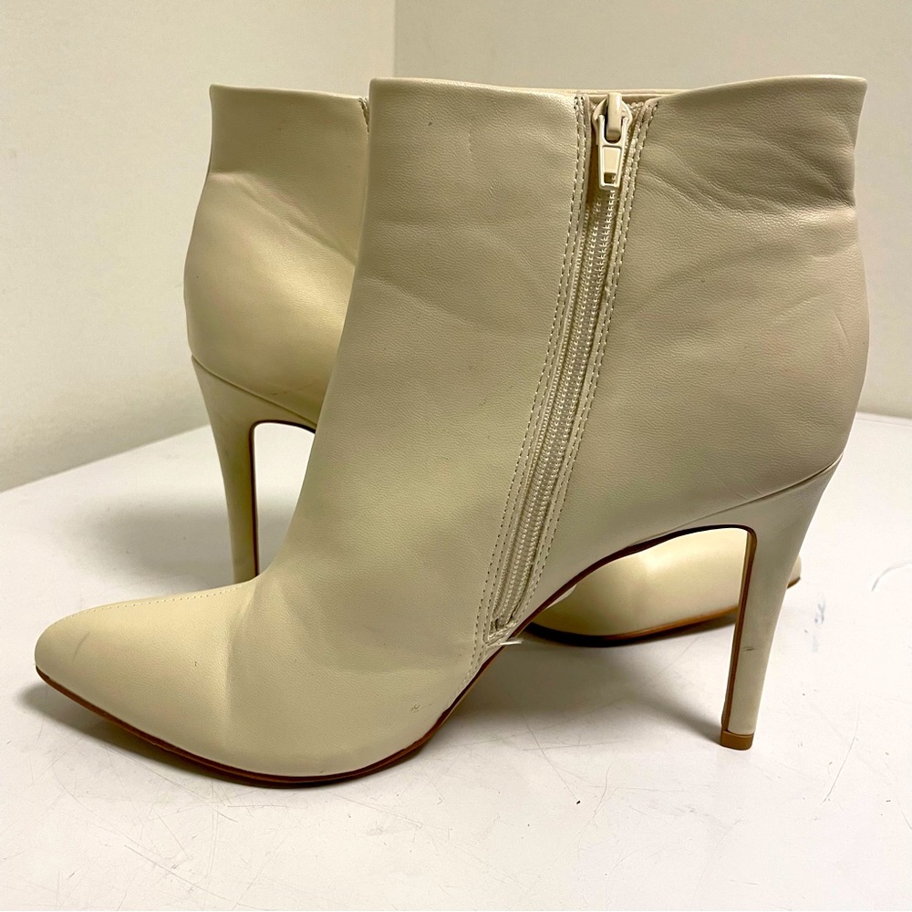 BCBGeneration women’s Huston Ankle Boots size 10.